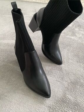 Women’s Black Sock Ankle Boots Size 8.5 Pointed Toe Block Heel Stretch Knit